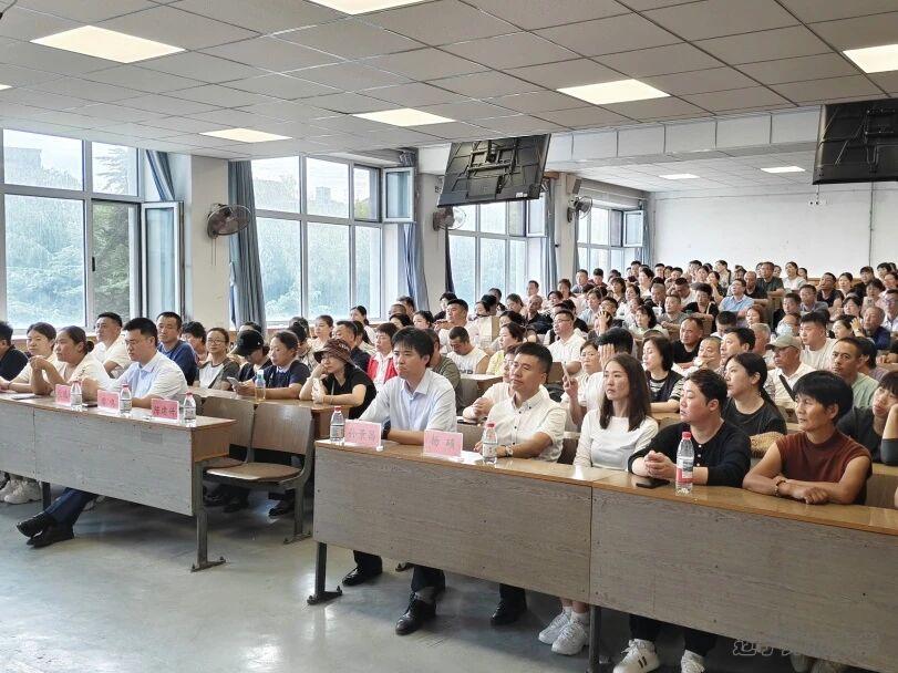 嘟嘟成人网
成功召开2025级新生家长会